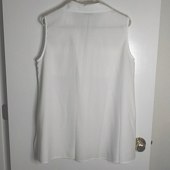 Joanna White Sleeveless Blouse. Size M - Picture 2 of 7